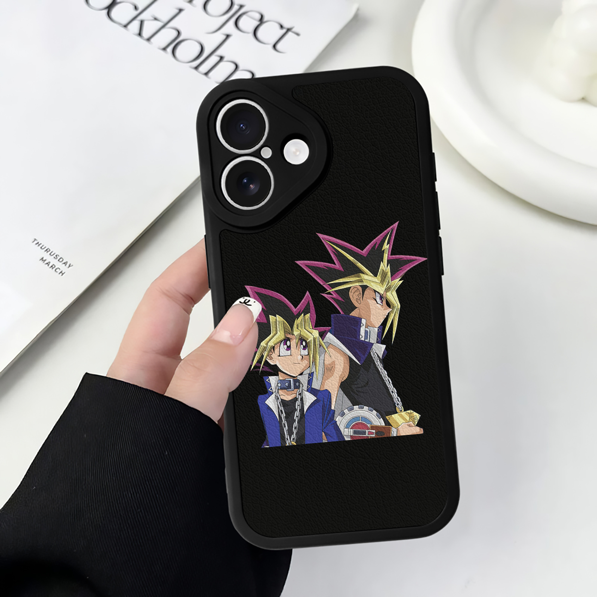 遊☆戯☆王 Yu-Gi-Oh! 【iPhone 16シリーズ対応】シリコンスマホケース（レザー調） 材質：シリコン
